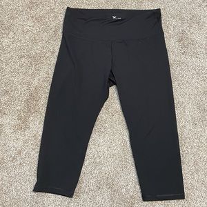 Old Navy Active Go Dry Capri leggings